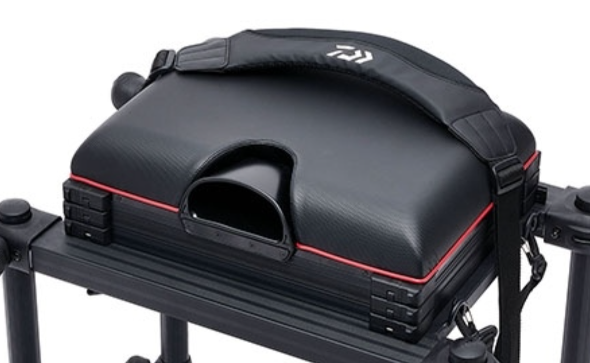 Photo of the Daiwa D90 seat and shoulder strap