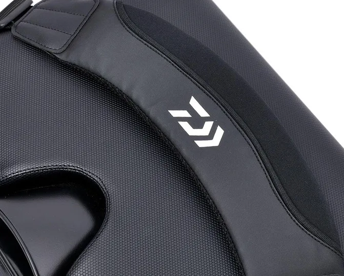D500 Seat Box Padded Shoulder Strap with the Daiwa Logo